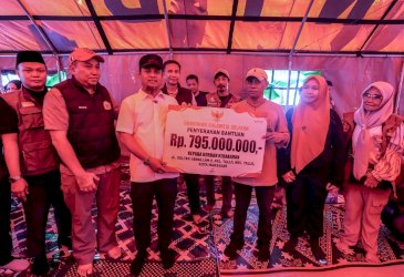 Andi Sudirman Sulaiman Kunjungi Pengungsi Kebakaran Tallo Makassar, Salurkan Bantuan Rp795 Juta