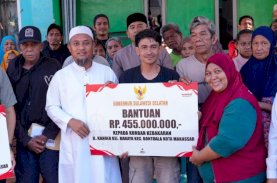 Andi Sudirman Sulaiman Serahkan Bantuan untuk Korban Kebakaran di Kandea Makassar