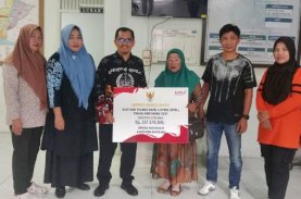Andi Sudirman Sulaiman Salurkan Bantuan Pasang Baru Listrik untuk 130 Rumah Tangga di Gowa dan Bantaeng