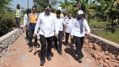 Puluhan Tahun Sulit Dilalui, Jalan Romang Tangayya Kini Dibeton