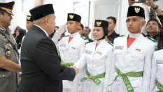 Munafri Arifuddin Kukuhkan 70 Paskibraka Makassar untuk Upacara HUT Kemerdekaan RI Ke-81