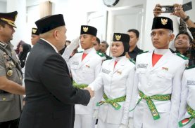 Munafri Arifuddin Kukuhkan 70 Paskibraka Makassar untuk Upacara HUT Kemerdekaan RI Ke-81