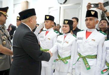 Munafri Arifuddin Kukuhkan 70 Paskibraka Makassar untuk Upacara HUT Kemerdekaan RI Ke-81