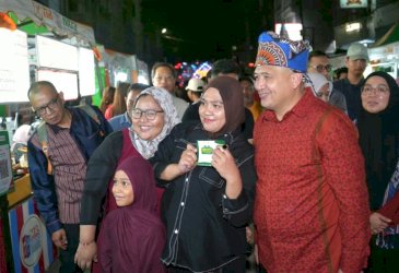 Munafri Arifuddin Nikmati Pentas Anak-anak Warga di Pesta Rakyat di Wajo