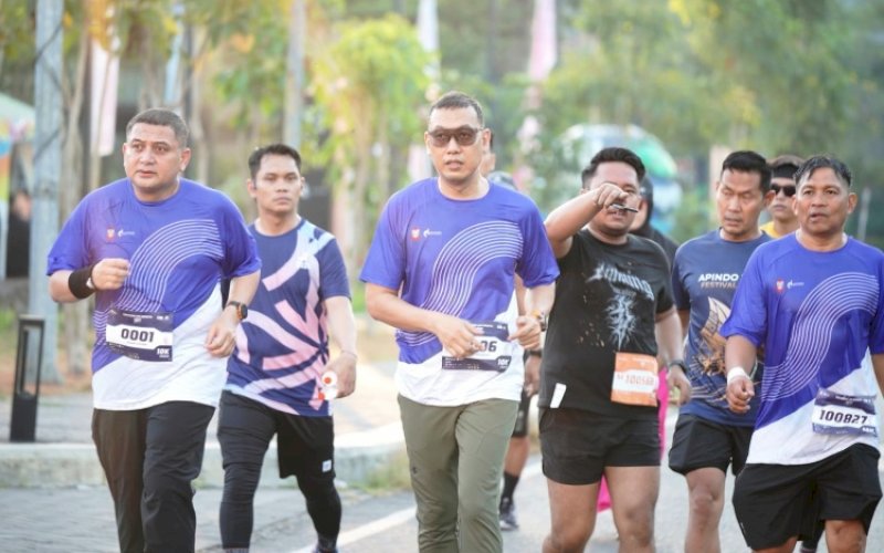 SMANSA RUN. Wali Kota Makassar, Munafri Arifuddin, melelas dan ikut meramaikan SMANSA Run 2026, Minggu (2/8/2026) pagi. foto: istimewa