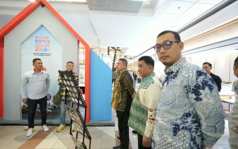 PANIN EXPO. Wali Kota Makassar Munafri Arifuddin didampingi Sekda Kota Makassar Andi Zulkifly Nanda dan Regional Manager KTI Bank Panin Andi Hudli Huduri meninjau stand Panin Expo 2026 usai prosesi pembukaan di Mal Ratu Indah (MaRI) Makassar, Kamis (20/8/2026). foto: istimewa