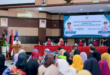 Wagub Sulsel Buka Pelatihan Perempuan dan Serahkan Dukungan Usaha bagi UPPKA Jeneponto dan Takalar