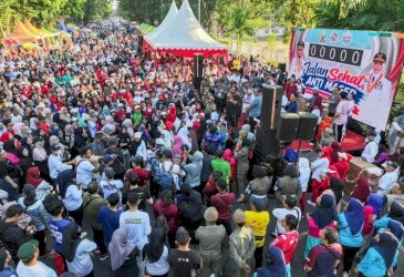 Andi Sudirman Sulaiman Lepas Ribuan Peserta Jalan Sehat Anti Mager Harmoni Kemanusiaan Lintas Agama