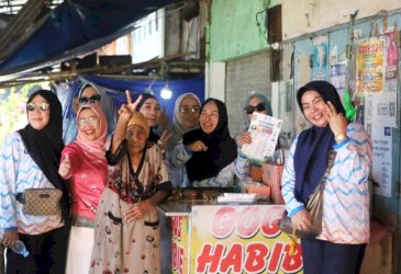 PKK, Dekranasda, dan Pokja Bunda PAUD Makassar Door to Door Edukasi Pemilahan Sampah