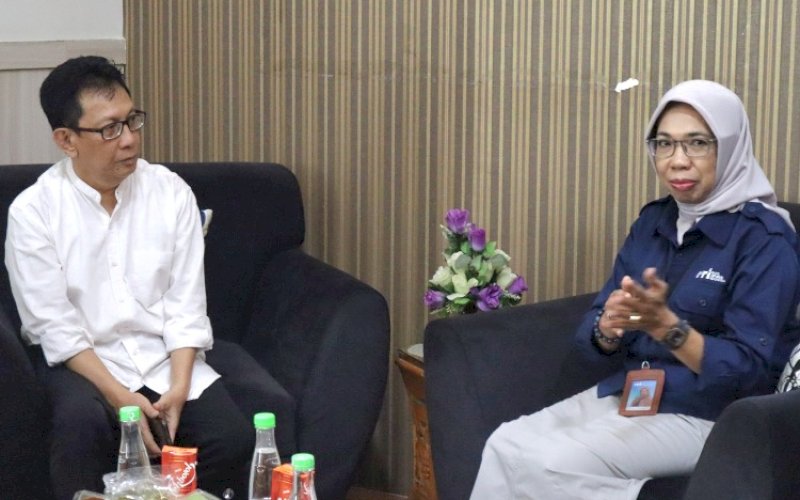 SILATURAHMI. Ketua PWI Sulsel terpilih Suwardi Thahir silaturahmi dengan Kepala RRI Makassar Anom Andadari beserta jajaran kepemimpinannya, Selasa (11/8/2026). foto: istimewa