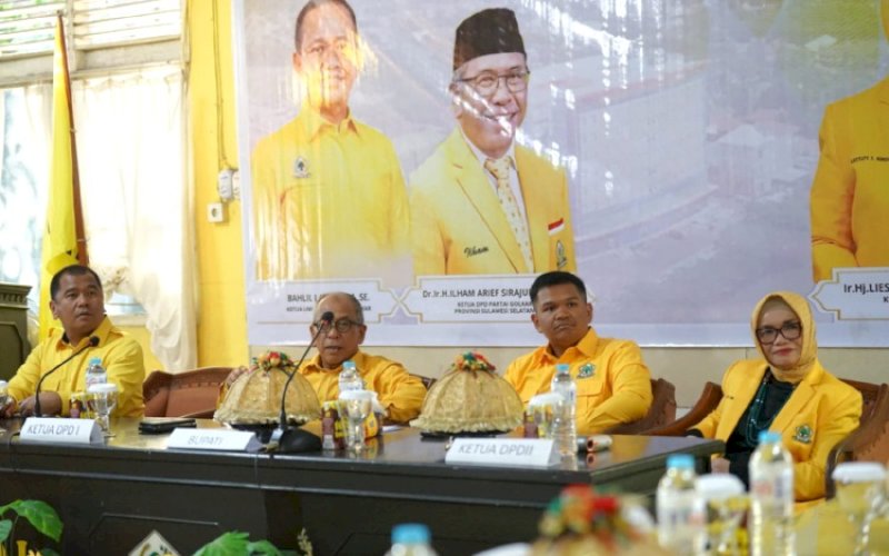 SAMBUTAN. Fungsionaris Kader Golkar yang juga Bupati Bantaeng M Fathul Fauzy Nurdin didampingi Ketua Golkar Bantaeng Liestiaty F Nurdin menyambut kehadiran Ketua Golkar Sulsel Ilham Arief Sirajuddin (IAS) di Kantor Golkar Bantaeng, Senin (24/8/2026). foto: istimewa