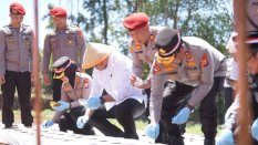 Kapolda Sulsel dan Bupati Bantaeng Ikuti Penanaman Bawang Putih Serentak Polri