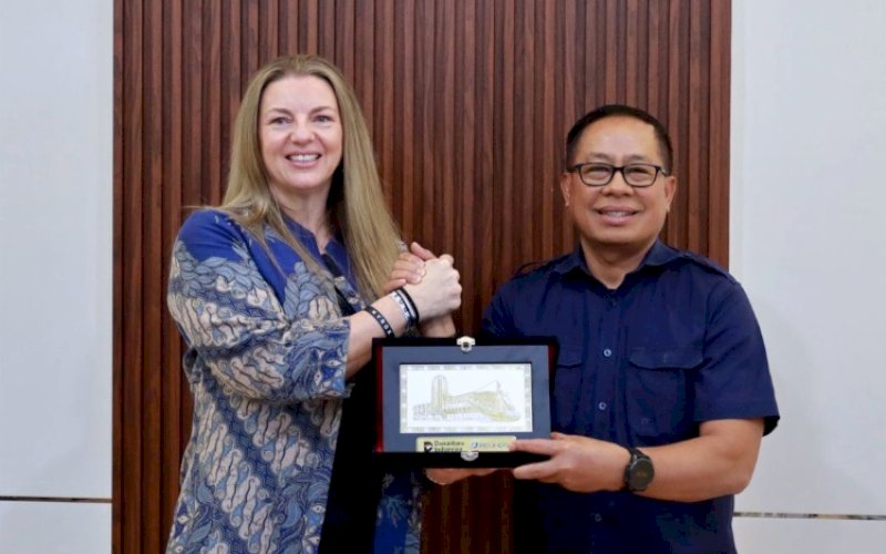 PERTEMUAN. Konsul Jenderal Australia di Makassar Sanchi Davis bertemu dengan Executive Director 4 Pelindo Regional 4 Abdul Azis di Kantor Pelindo Regional 4, Makassar, Selasa (1/9/2026). foto: istimewa