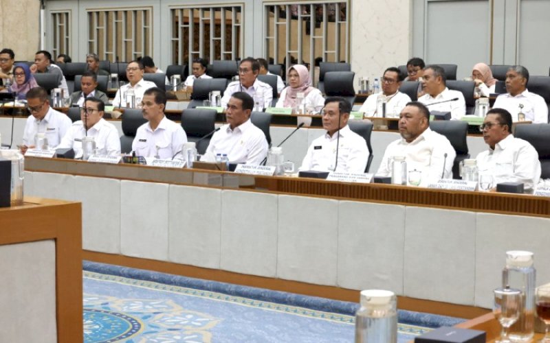 Andi Amran Sulaiman (tengah). foto: istinewa