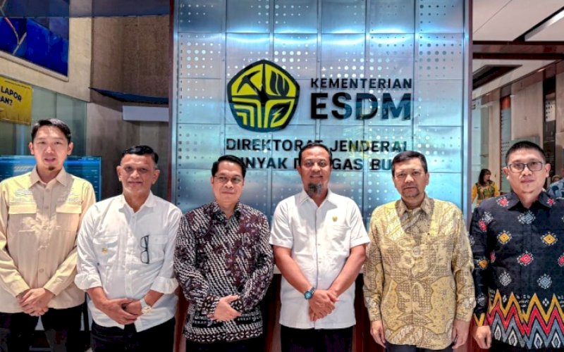 Andi Sudirman Sulaiman (ketiga kanan). foto: istimewa