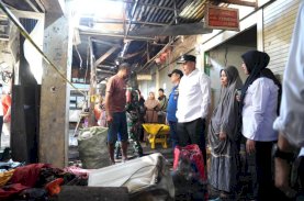 Kebakaran Asrama Mattoanging TNI, Munafri Arifuddin Temui Korban dan Serahkan Bantuan