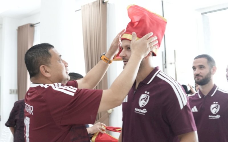 PELEPASAN. Wali Kota Makassar, Munafri Arifuddin, menjamu sekaligus pelepasan pemain, pelatih, dan manajemen PSM Makassar di Baruga Anging Mammiri, Rumah Jabatan Wali Kota Makassar, Sabtu (12/09/2026). foto: istimewa