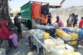 BPBD Makassar Kerahkan 25 Armada Salurkan Air Bersih ke 26.888 KK