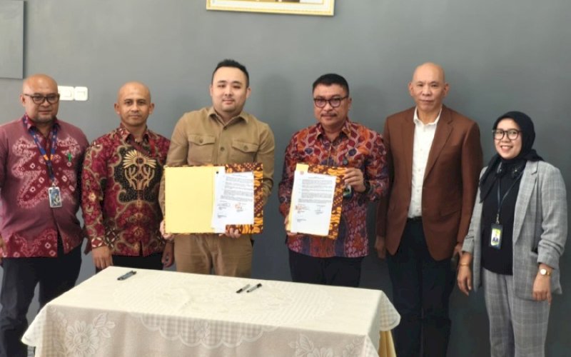 KERJA SAMA. Seremoni Penandatanganan Perjanjian Kerja Sama (PKS) Bank Sulselbar resmi menjalin kerja sama strategis dengan Koperasi Nusantara (Kopnus) di Gedung Kopnus CPI, Jalan Sunset Boulevard Ruko Cwalk No. 32, kawasan CPI, Makassar, Senin (28/9/2026). foto: istimewa