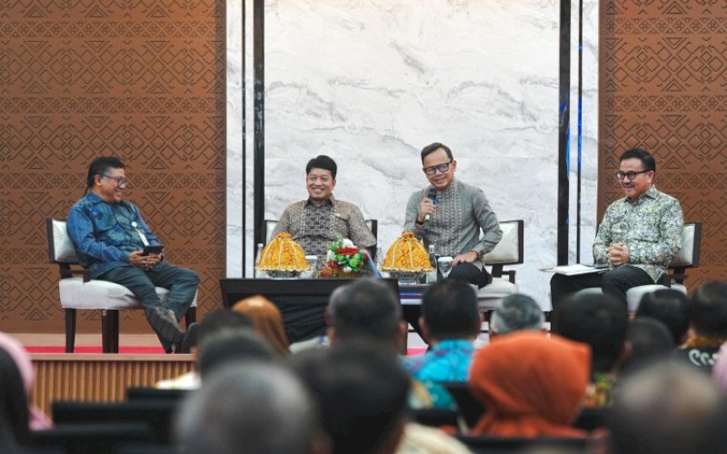 RAKOR. Bima Arya (kedua kanan) bersama narasumber lainnya pada Rapat Koordinasi Percepatan Pertumbuhan Ekonomi se-Sulawesi yang diselenggarakan Kementerian Dalam Negeri Republik Indonesia di Ruang Pola Kantor Gubernur Sulsel, Jumat (18/9/2026). foto: istimewa