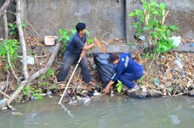 Jaga Lingkungan, PDAM Makassar Bersihkan Saluran Air Baku