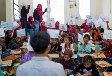 Pelindo Marine Ajak Anak-anak Kenjeran Surabaya Belajar Jaga Lingkungan dan Mengenal Kapal Tunda