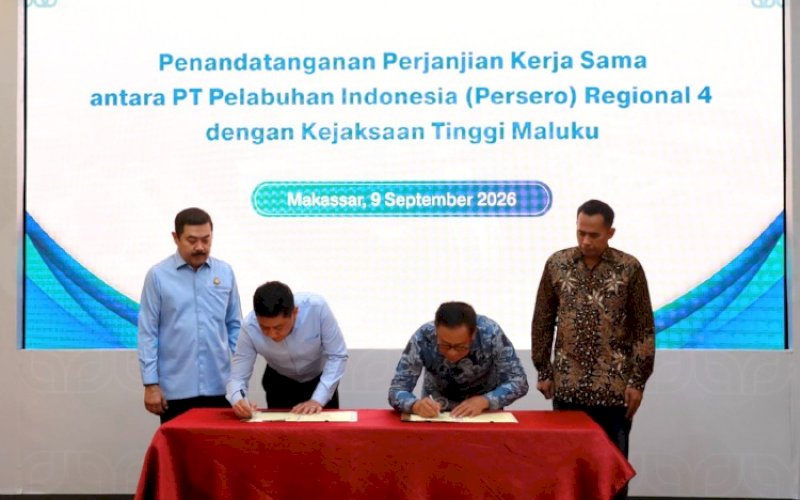 PENANDATANGANAN. Wakil Kepala Kejaksaan Tinggi Maluku Datuk Rosihan Anwar dan Executive Director 4 Pelindo Regional 4 Abdul Azis melakukan penandatanganan kerja sama di Ruang Rapat Lantai 7 Kantor Pelindo Regional 4. foto: istimewa