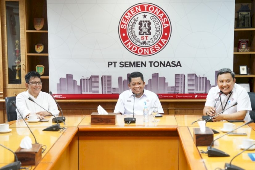 AUDIENSI. Direktur Utama PT Semen Tonasa Anis menerima audiensi Ketua PWI Sulsel Suwardi Thahir beserta jajaran pengurusnya di Ruang Rapat R1, Lantai 3, Kantor Pusat PT Semen Tonasa, Kabupaten Pangkep, Senin (21/9/2026). foto: istimewa