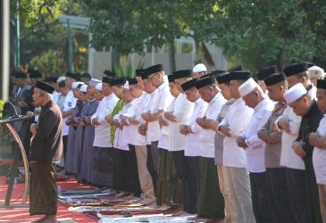 Kemarau dan Krisis Air, Munafri Arifuddin Bersama Warga Makassar Salat Istiska Memohon Hujan