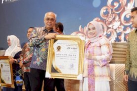 Andi Aslinda Terima Penghargaan PWI Sulsel Award 2026 Atas Konsistensi Dorong Pembelajaran Transformatif