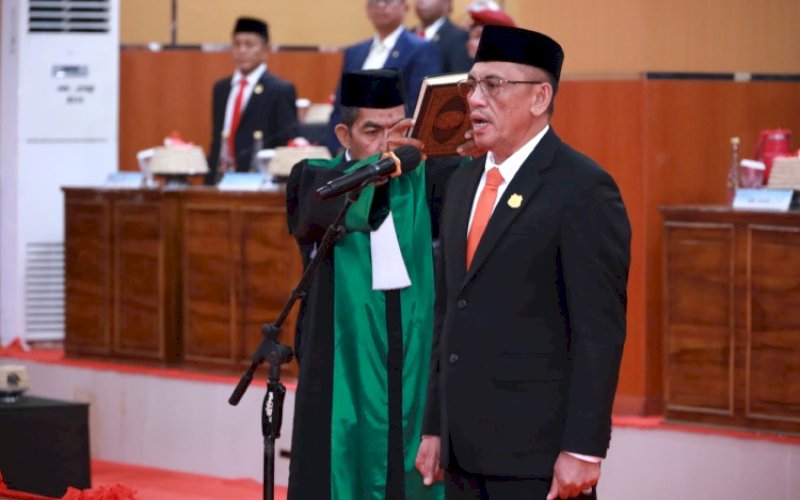 PELANTIKAN. Andi Suriadi saat dilantikan sebagai Ketua DPRD Kabupaten Bulukumba di Ruang Rapat Paripurna DPRD Kabupaten Bulukumba, Senin (11/10/2026). foto: istimewa