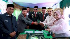 Sepasang Pengantin Menikah di Tengah Jambore Pelayanan Publik Pemkab Bulukumba di Bulukumpa