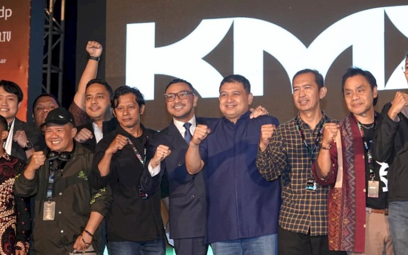 PENUTUPAN. Wakil Menteri Kebudayaan RI Giring Ganesha Djumaryo bersama Wali Kota Makassar Munafri Arifuddin menghadiri penutupan Konferensi Musik Indonesia (KMI) 2026 di Hotel Claro Makassar, Jumat (30/10/2026) malam. foto: istimewa