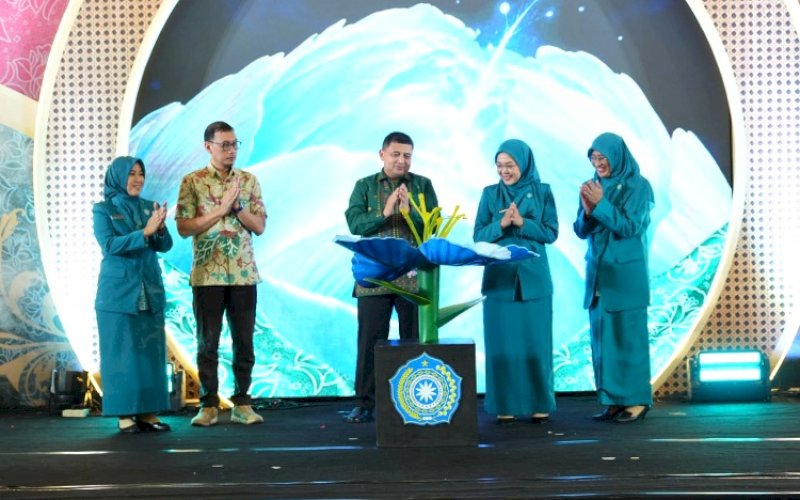 HKG PKK. Wali Kota Makassar Munafri Arifuddin mendampingi Ketua TP PKK Kota Makassar Melinda Aksa puncak peringatan Hari Kesatuan Gerak (HKG) PKK ke-54 Kota Makassar 2026 di Atrium Trans Studio Mall Makassar, Minggu (25/10/2026). foto: istimewa