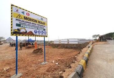 Munafri Arifuddin Minta Kontraktor Berdayakan Warga Untia dalam Pembangunan Stadion
