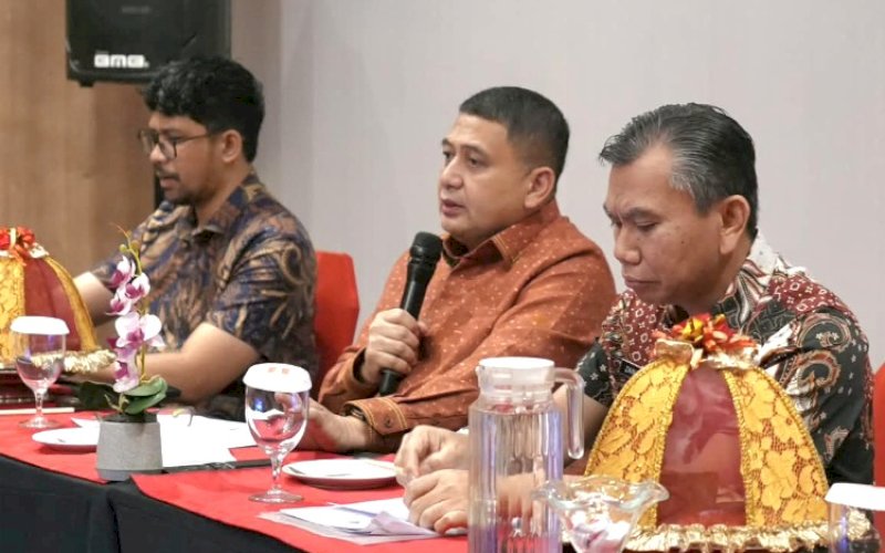 Munafri Arifuddin (tengah). foto: istimewa