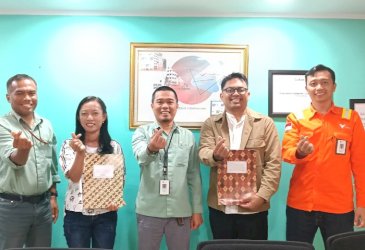 Dua Mahasiswa Lutim Terima Beasiswa Komunitas Vale Jenjang Magister