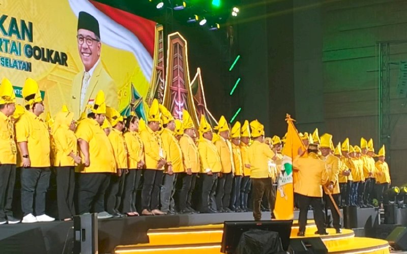 PELANTIKAN. Ilham Arief Sirajuddin bersama jajaran pengurus DPD I Partai Golkar Sulsel periode 2025-2030 resmi dilantik di Hotel Four Point by Sheraton Makassar, Minggu (25/10/2026). foto: istimewa
