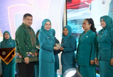 Tujuh Kader PKK Makassar Terima Penghargaan Adibakti
