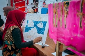 PKK Makassar Bekali Anggotanya Desain dan Membatik