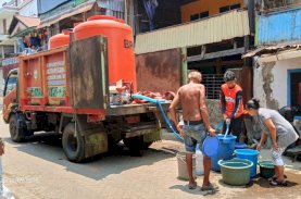 Pemkot Makassar Terus Salurkan Air Bersih untuk Warga Terdampak Kekeringan