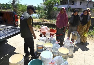 Andi Sudirman Sudirman Telah Distribusikan 403.000 Liter Air Bersih untuk 4.936 KK di Makassar